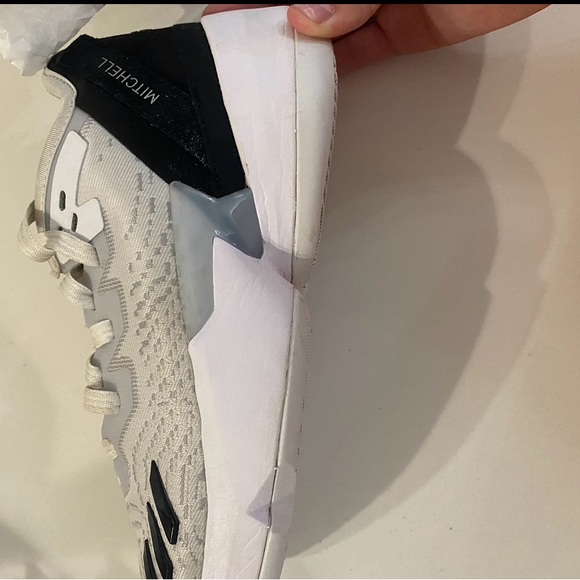 Don #4 size 5.5 black and white team colorway - Picture 6 of 6